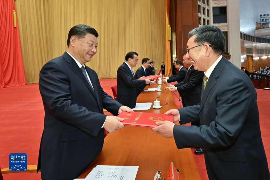 http://www.news.cn/politics/leaders/2021-11/03/1128026941_16359598918791n.JPG