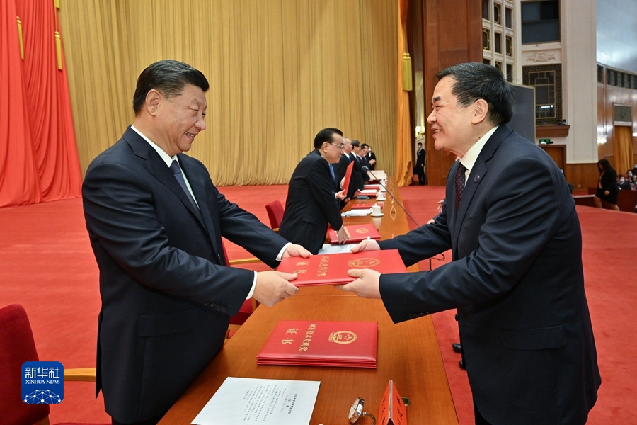 http://www.news.cn/politics/leaders/2021-11/03/1128026941_16359598918761n.JPG