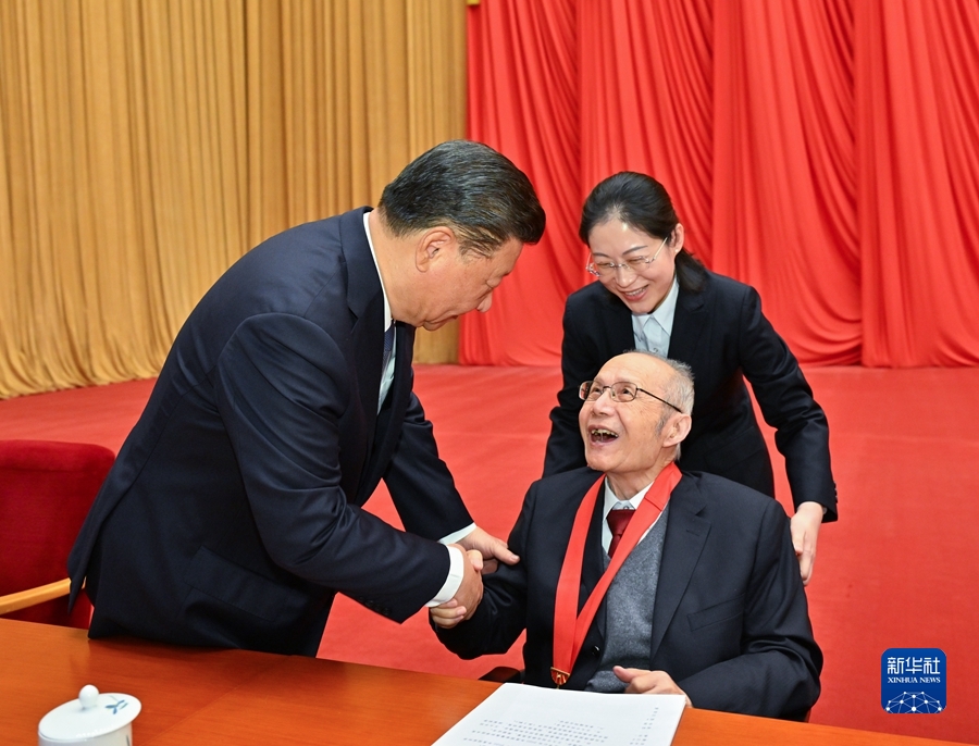 http://www.news.cn/politics/leaders/2021-11/03/1128026941_16359598919051n.JPG